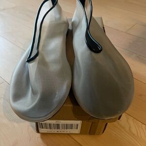 Womens mesh flats with black lining sz 9.5